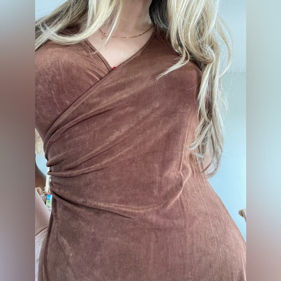Kim&Co stretchy Elegant Brown Wrap Dress - Picture 4 of 9
